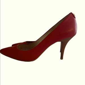 Size 8.5 leather Michael Kors shoes